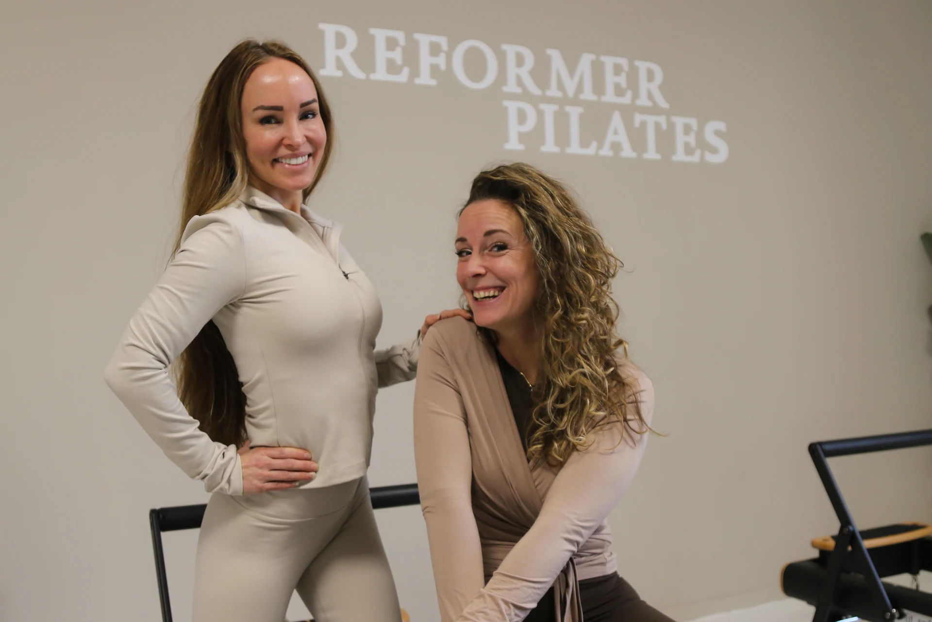 Eigenaressen van Reflx Reformer Pilates in hun studio in Valkenswaard